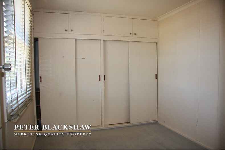 30 Walker Crescent Griffith