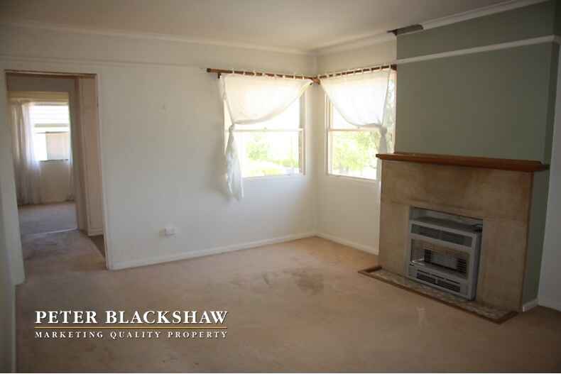 30 Walker Crescent Griffith