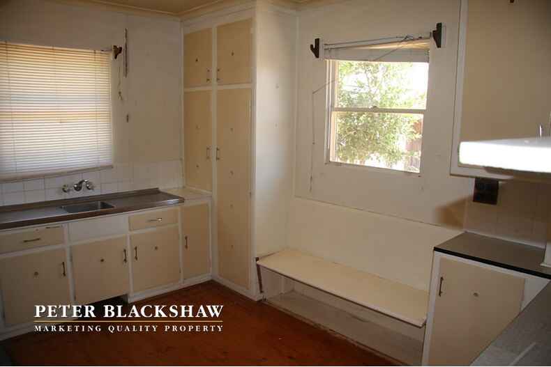 30 Walker Crescent Griffith