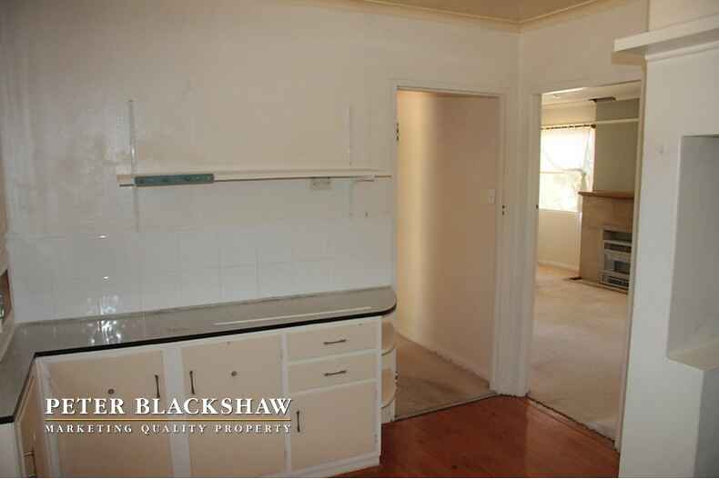 30 Walker Crescent Griffith