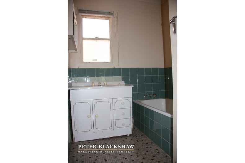 30 Walker Crescent Griffith