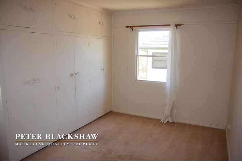 30 Walker Crescent Griffith