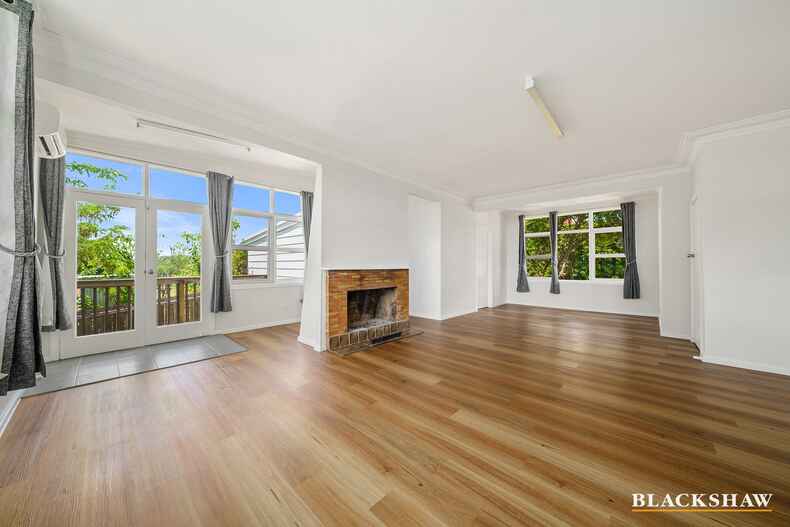 25 Crest Road Queanbeyan 25 Crest Road Queanbeyan