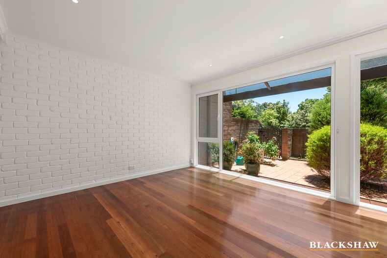 1/2 English Court Phillip