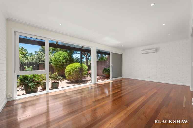 1/2 English Court Phillip