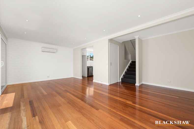 1/2 English Court Phillip