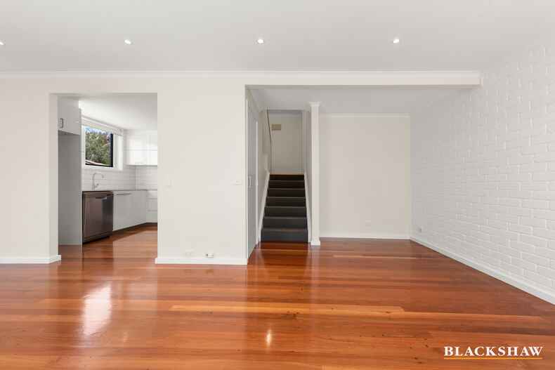 1/2 English Court Phillip