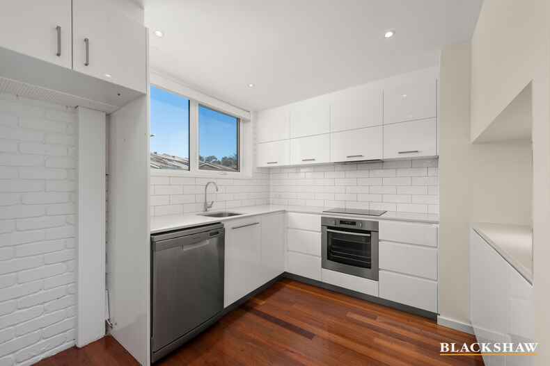 1/2 English Court Phillip