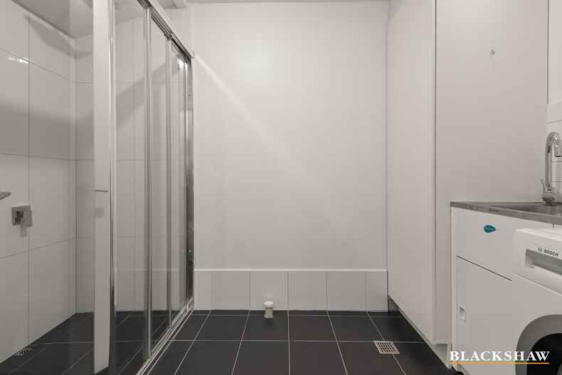 1/2 English Court Phillip