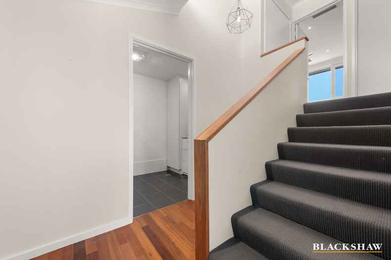 1/2 English Court Phillip