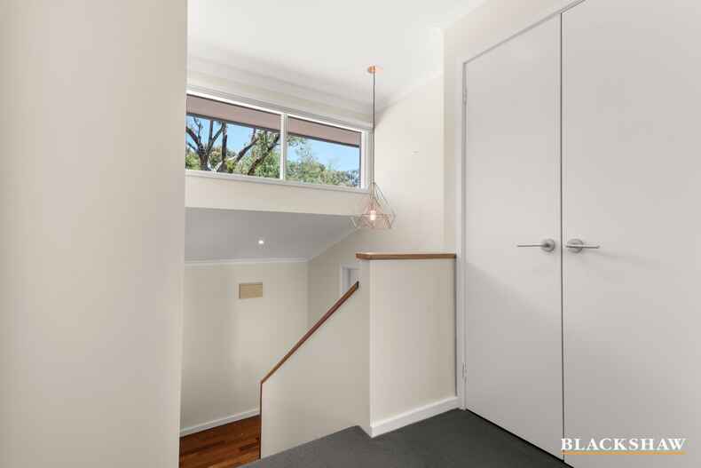 1/2 English Court Phillip