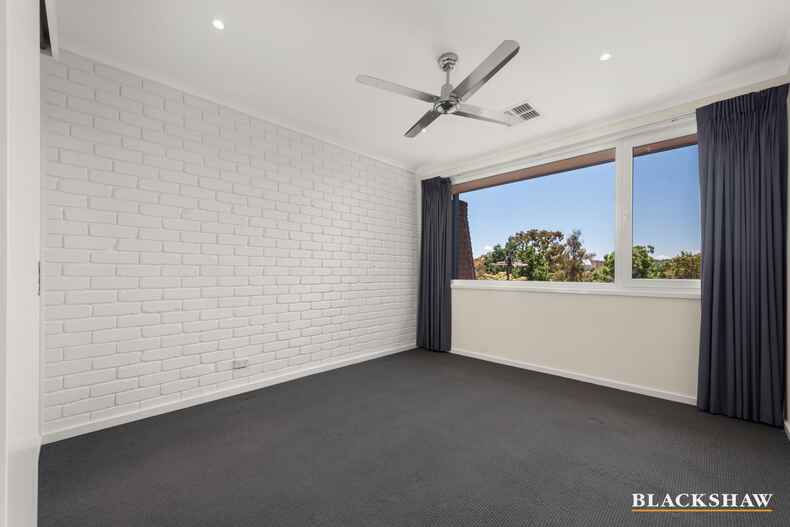 1/2 English Court Phillip