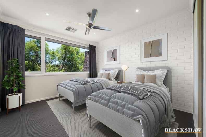 1/2 English Court Phillip