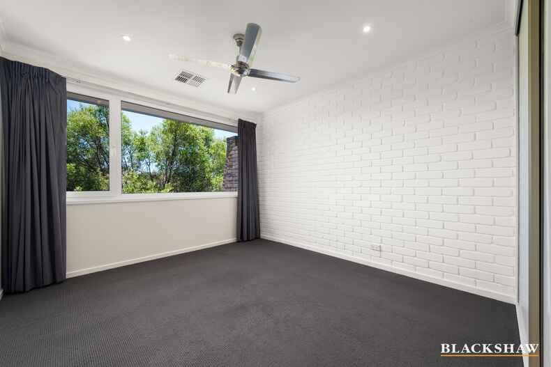 1/2 English Court Phillip