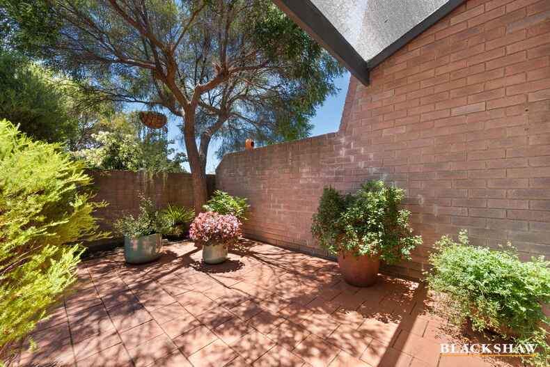 1/2 English Court Phillip