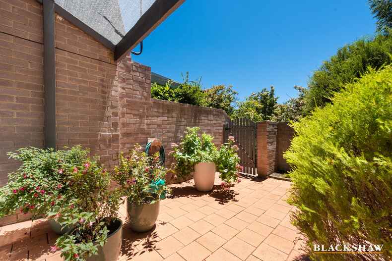 1/2 English Court Phillip