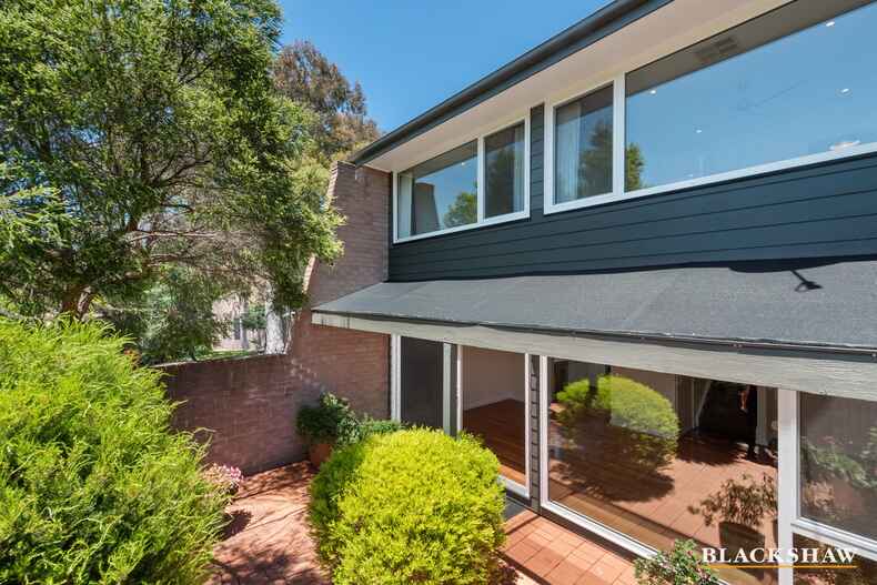 1/2 English Court Phillip