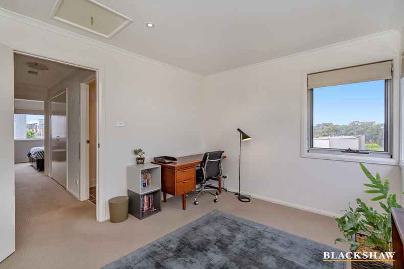 1/33 McGovern Street Casey