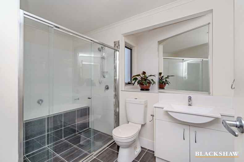 1/33 McGovern Street Casey