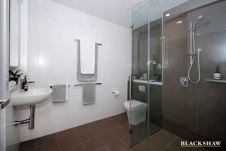 122/50 Eastlake Parade Kingston