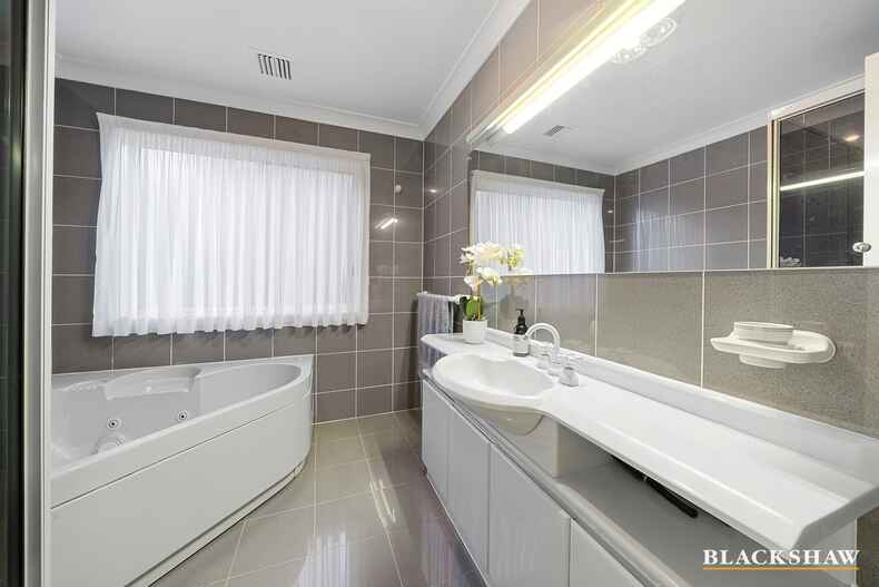 10 Pindari Crescent O'Malley 10 Pindari Crescent O'Malley