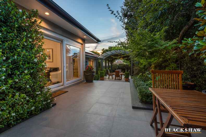 11 MacDonnell Street Yarralumla