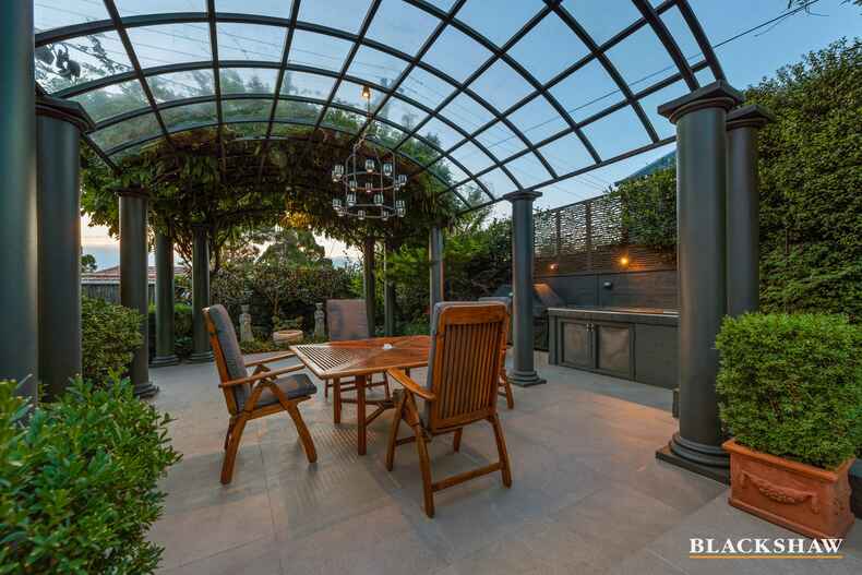 11 MacDonnell Street Yarralumla