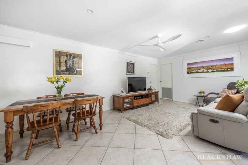 3 Free Place Fadden 3 Free Place Fadden