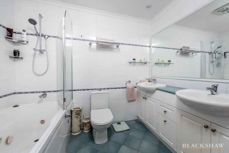 3 Free Place Fadden 3 Free Place Fadden