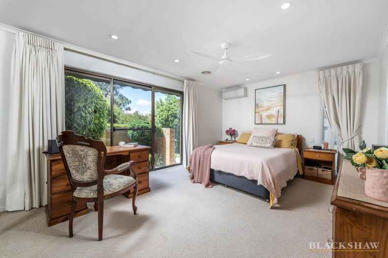 3 Free Place Fadden 3 Free Place Fadden