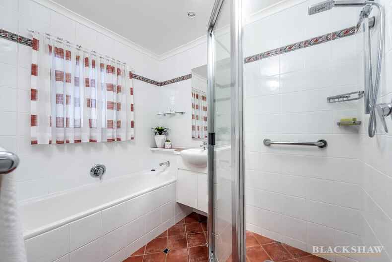 3 Free Place Fadden 3 Free Place Fadden