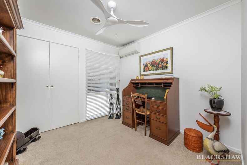 3 Free Place Fadden 3 Free Place Fadden