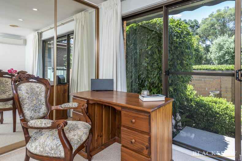 3 Free Place Fadden 3 Free Place Fadden