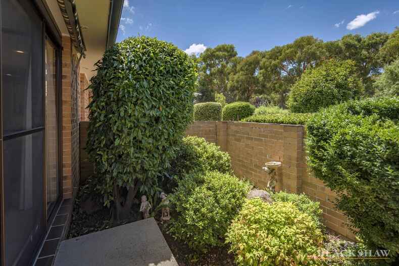 3 Free Place Fadden 3 Free Place Fadden