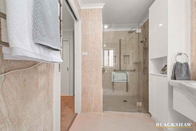 2/1 Bibb Place Greenway 2/1 Bibb Place Greenway