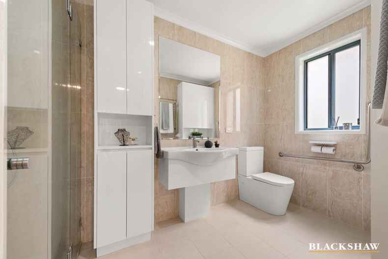 2/1 Bibb Place Greenway 2/1 Bibb Place Greenway