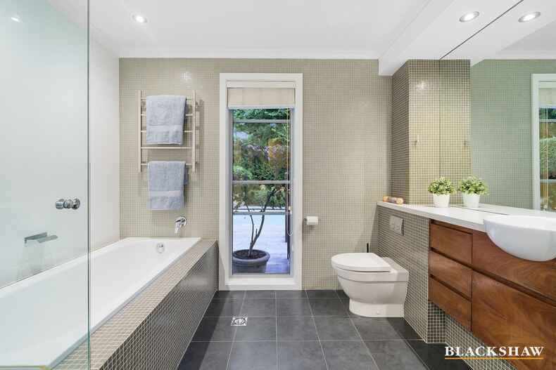 51 Curlewis Crescent Garran 51 Curlewis Crescent Garran
