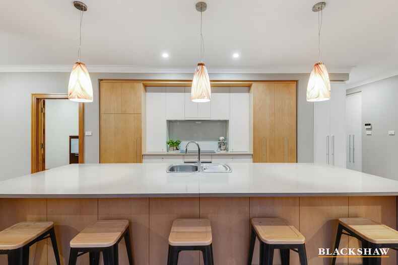 32 Melbourne Avenue Deakin