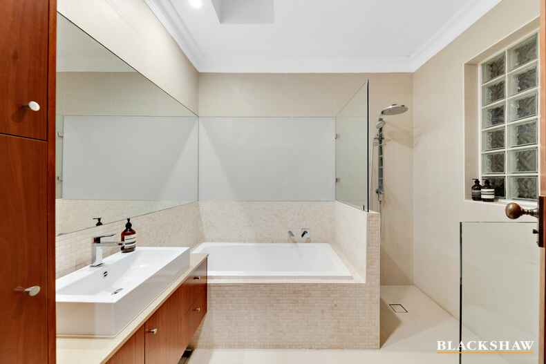 32 Melbourne Avenue Deakin