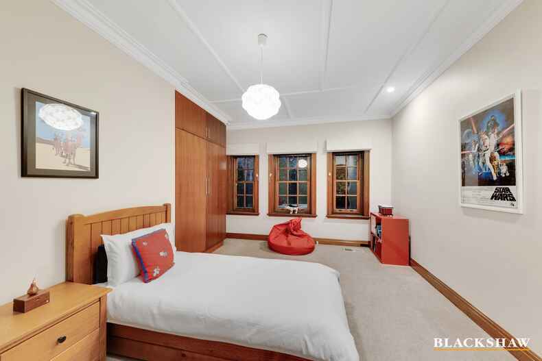 32 Melbourne Avenue Deakin