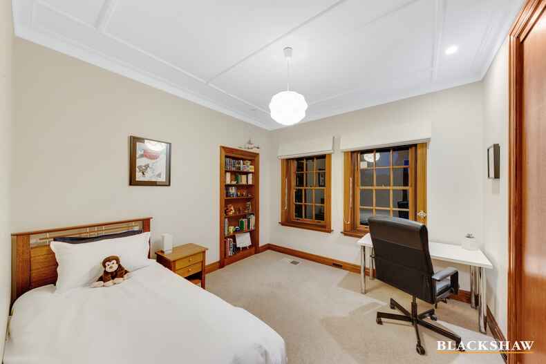 32 Melbourne Avenue Deakin