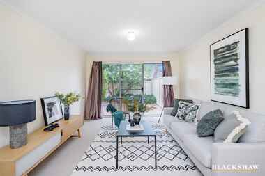 52/15 John Cleland Crescent Florey