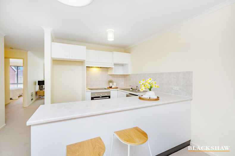 52/15 John Cleland Crescent Florey