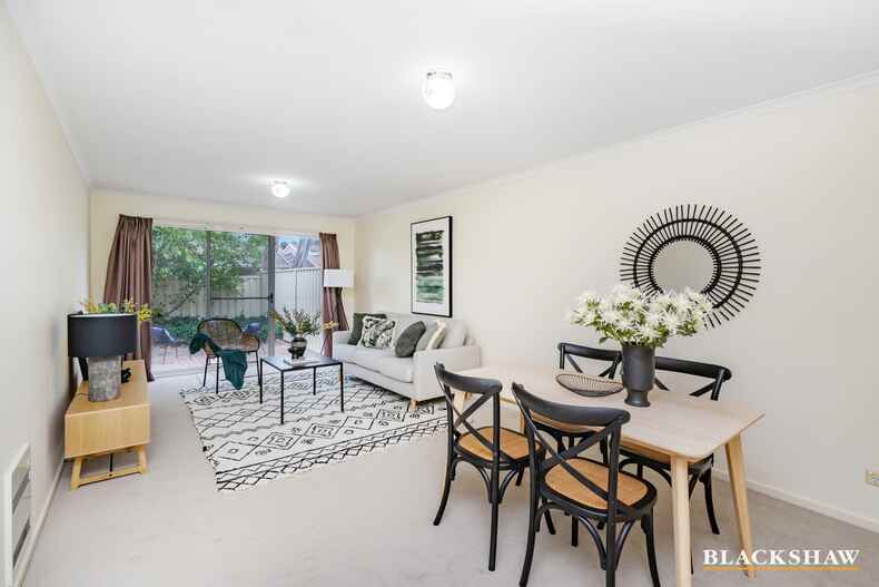 52/15 John Cleland Crescent Florey