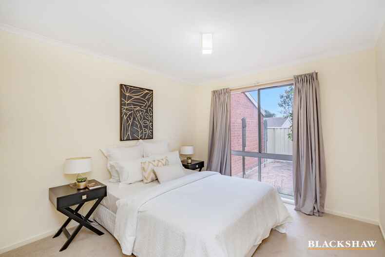 52/15 John Cleland Crescent Florey