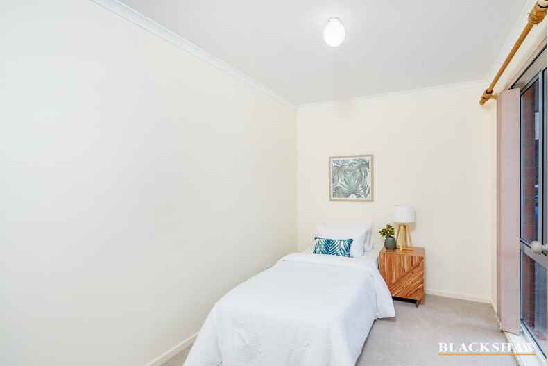 52/15 John Cleland Crescent Florey