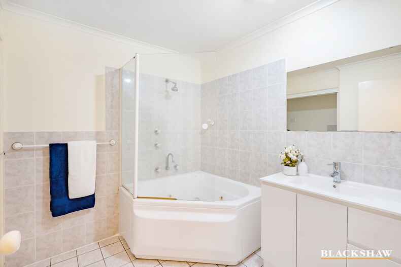 52/15 John Cleland Crescent Florey