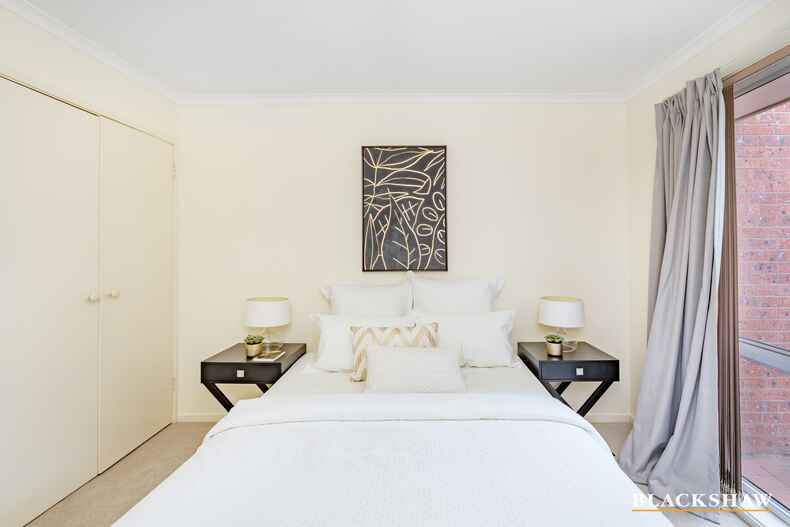 52/15 John Cleland Crescent Florey