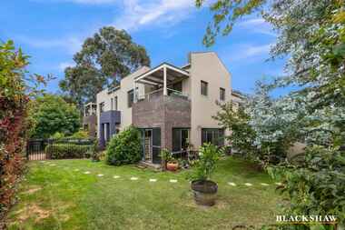 2/25 Jerrabomberra Avenue Narrabundah