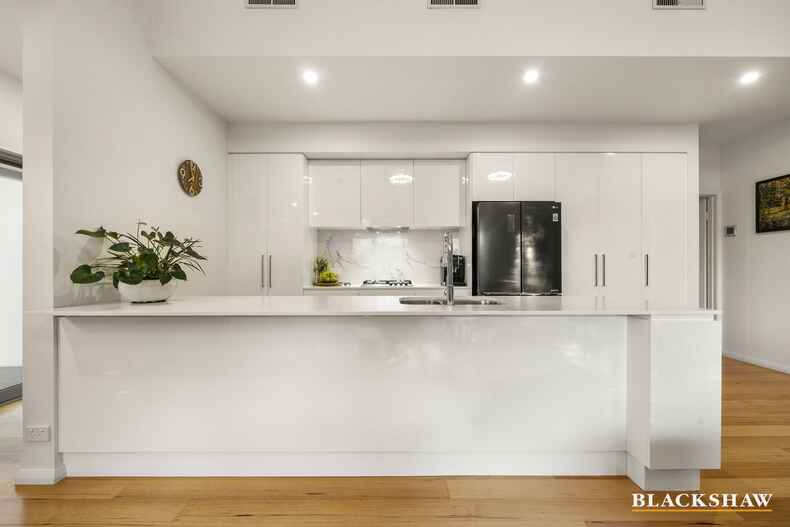 4/53 Kent Street Deakin